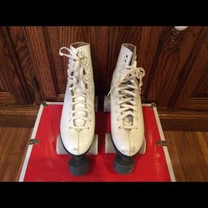 Ladies 6 1/2 Roller Rink Skates